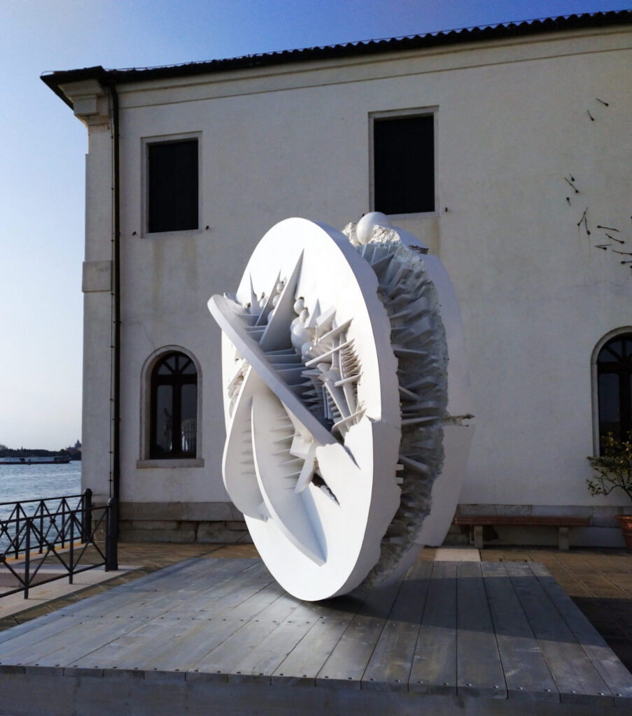 Arnaldo Pomodoro Disco in forma di rosa del deserto